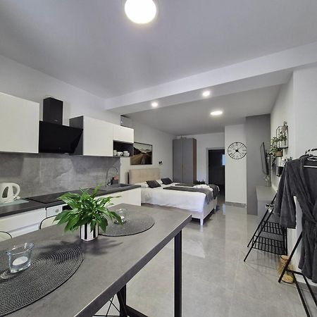 Cave With Free Parking Apartment Pula Exterior photo