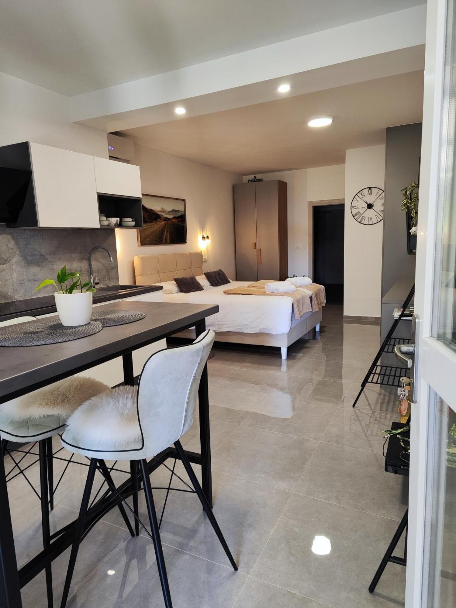Cave With Free Parking Apartment Pula Exterior photo